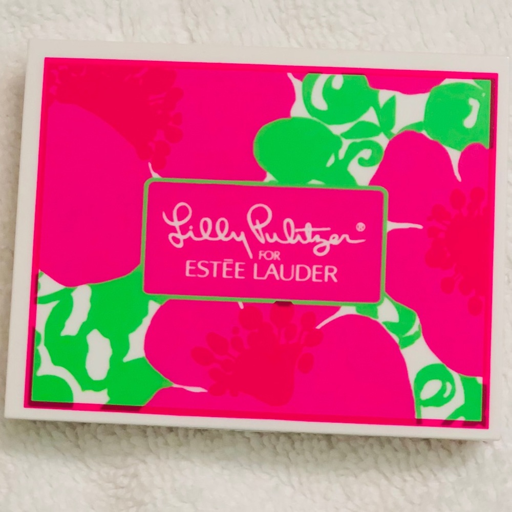 🛑 SOLD 🛑 Lilly Pulitzer for Estée Lauder Compact